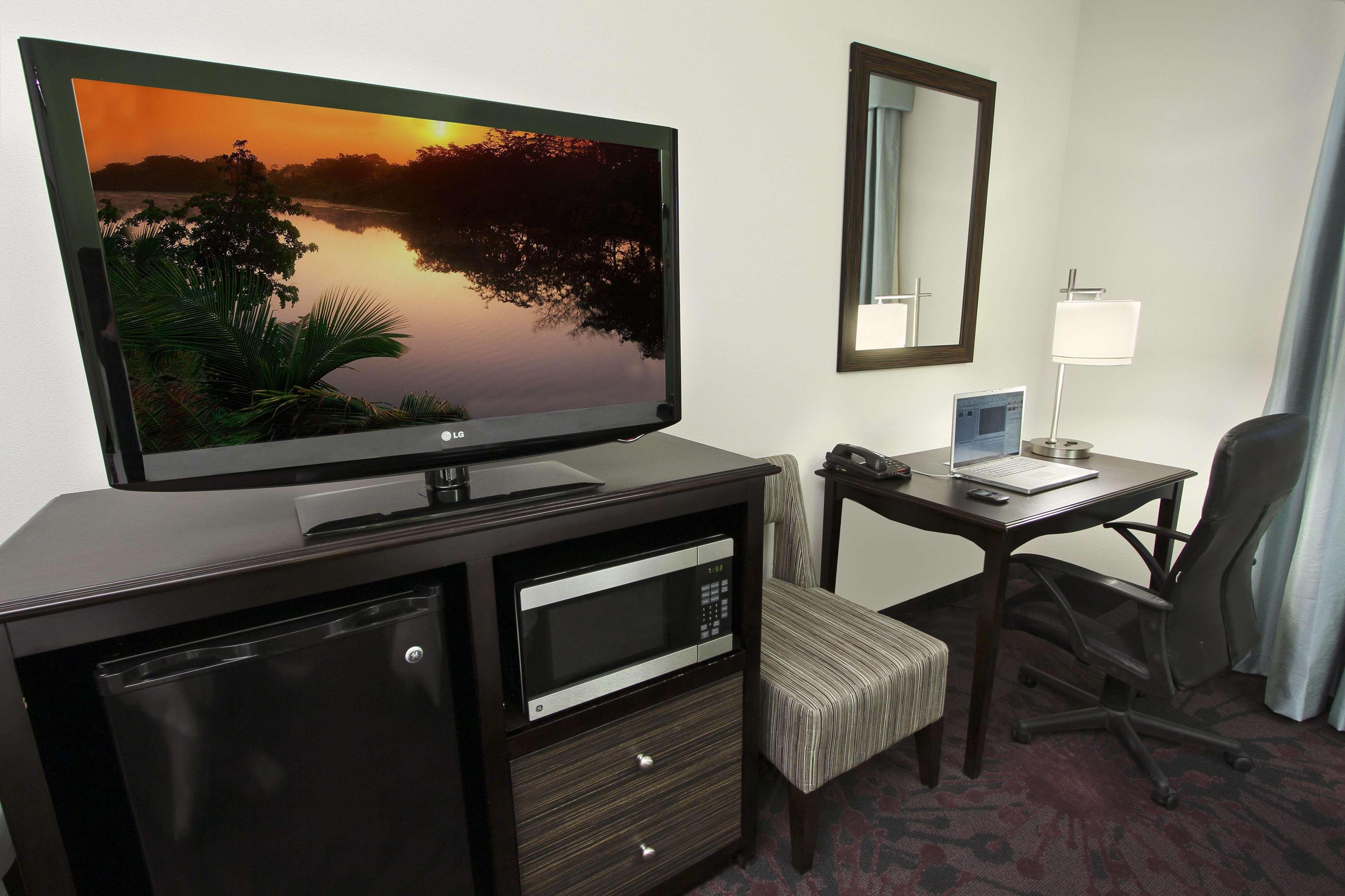Hampton Inn & Suites Уини Стая снимка