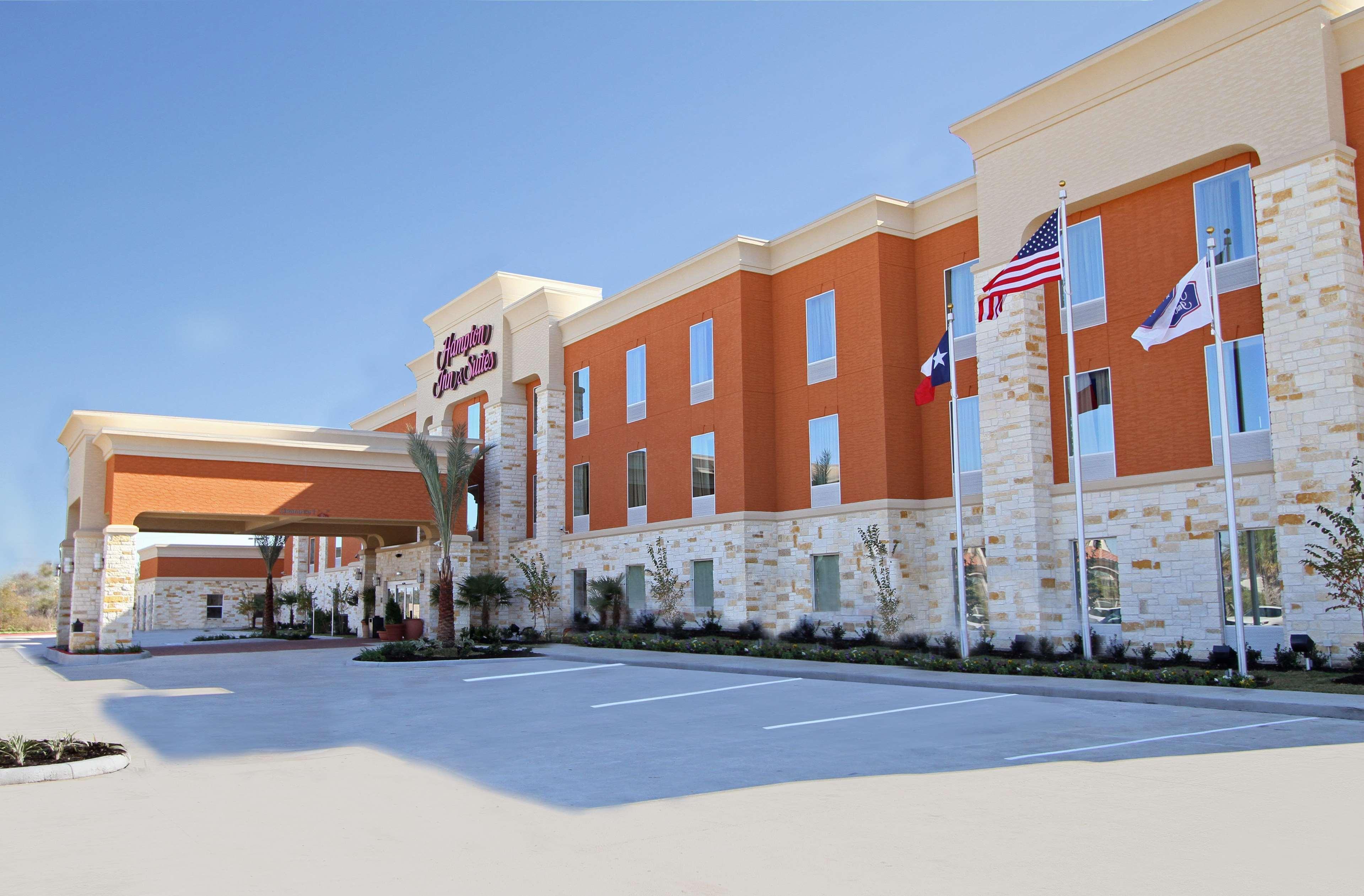 Hampton Inn & Suites Уини Екстериор снимка