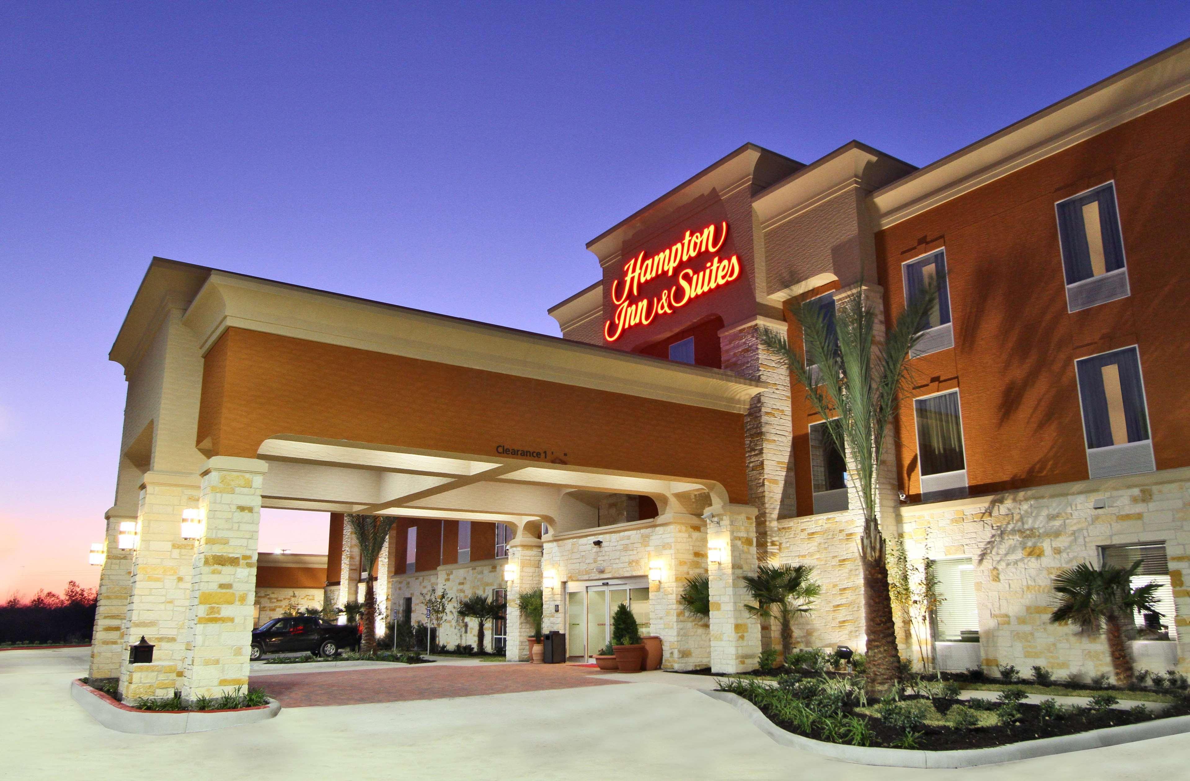 Hampton Inn & Suites Уини Екстериор снимка