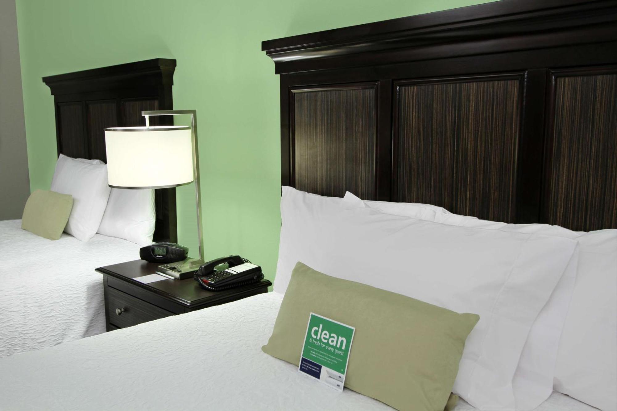 Hampton Inn & Suites Уини Екстериор снимка