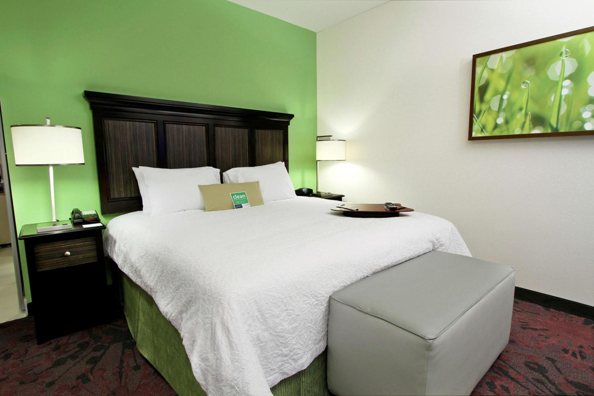 Hampton Inn & Suites Уини Екстериор снимка