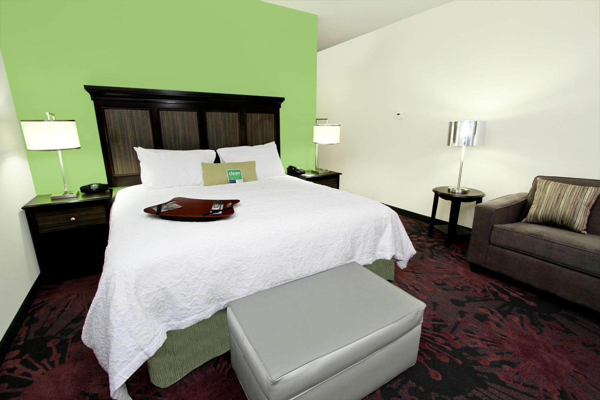 Hampton Inn & Suites Уини Екстериор снимка